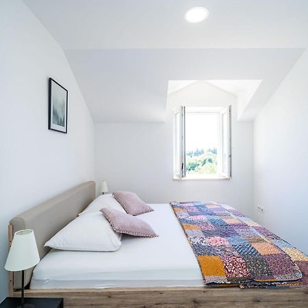 Apartments Amalija Čilipi エクステリア 写真