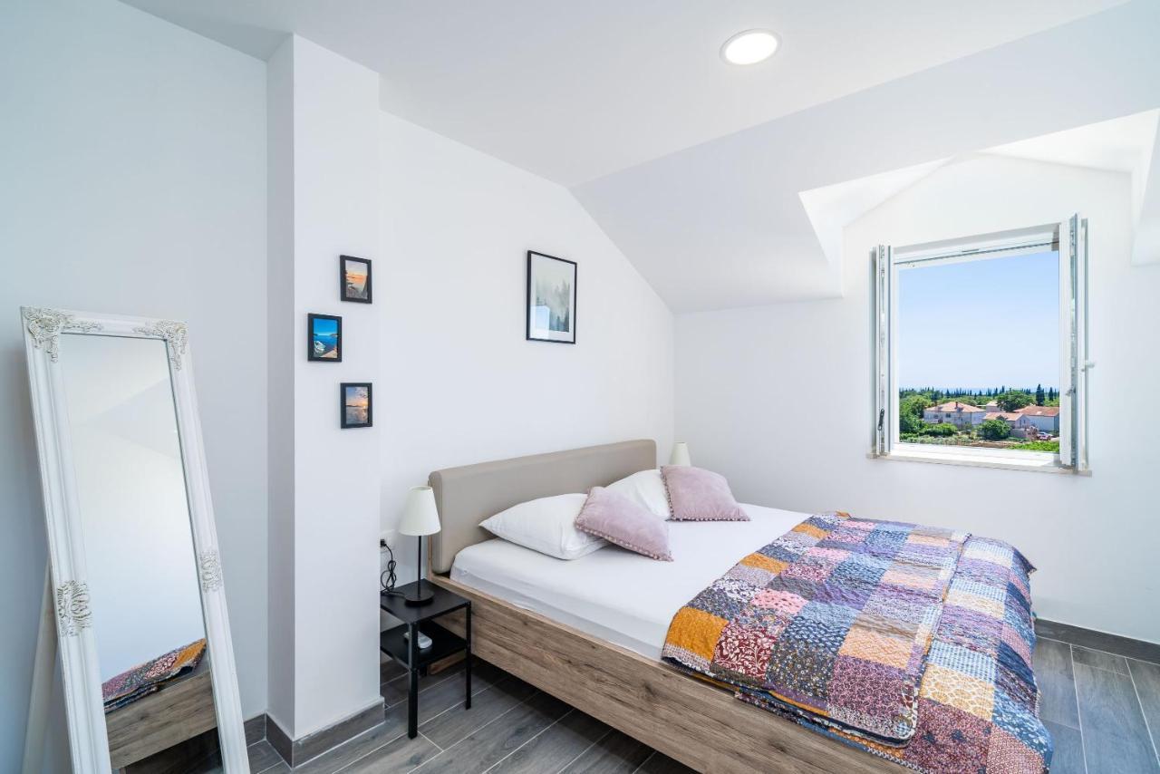 Apartments Amalija Čilipi エクステリア 写真