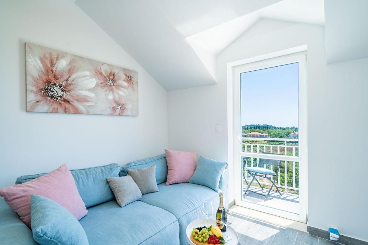 Apartments Amalija Čilipi エクステリア 写真