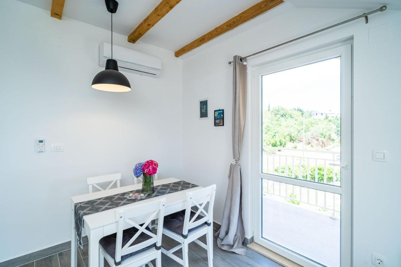 Apartments Amalija Čilipi エクステリア 写真