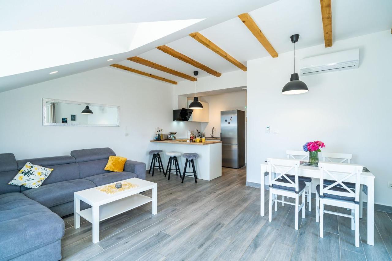 Apartments Amalija Čilipi エクステリア 写真