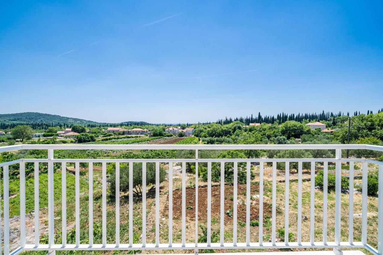 Apartments Amalija Čilipi エクステリア 写真