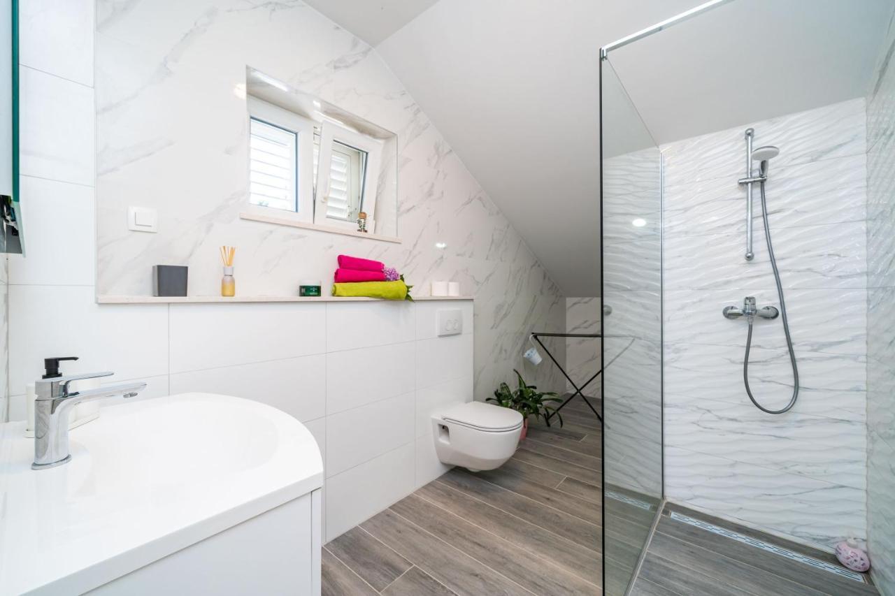 Apartments Amalija Čilipi エクステリア 写真