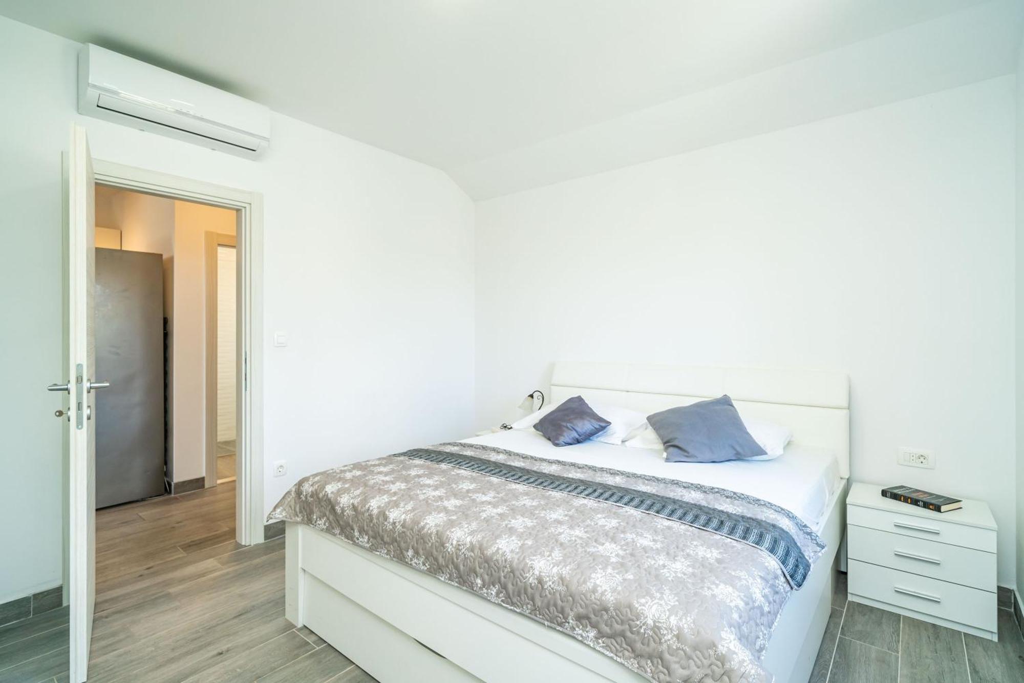 Apartments Amalija Čilipi 部屋 写真